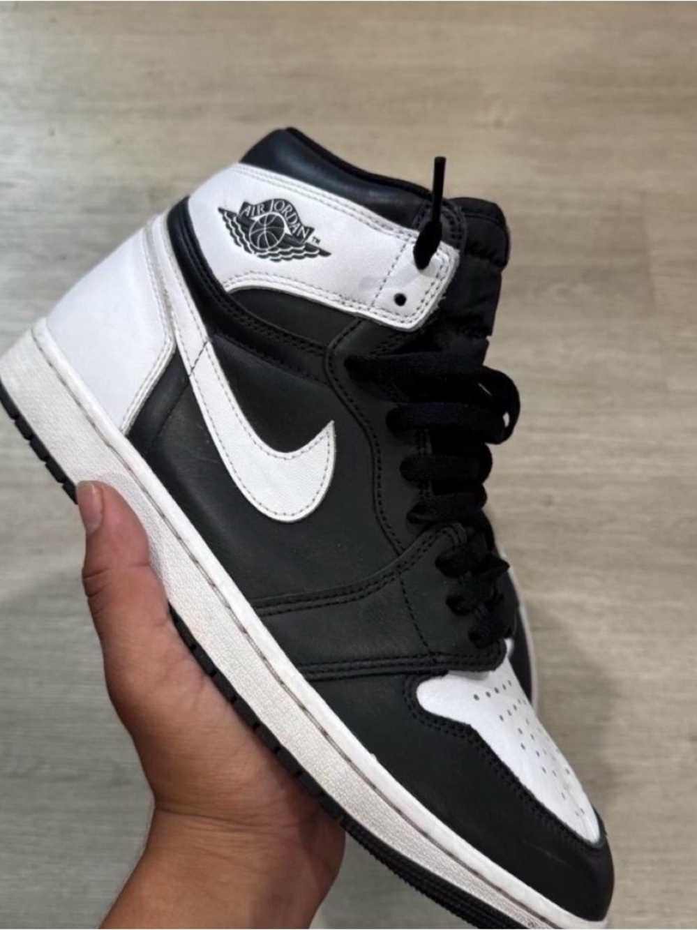 Nike Air Jordan 1 Mid - Black/White Men's Sneaker